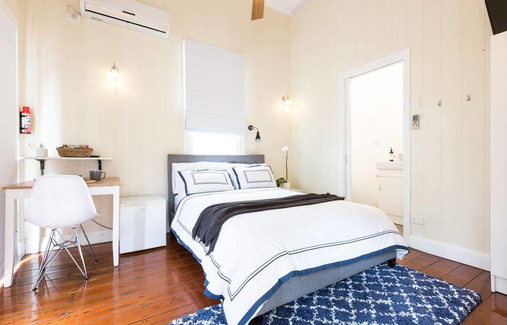 99 Kirkland Bed & Breakfast บริสเบน ภายนอก รูปภาพ